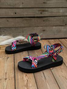 Sandalias de mujer con estampado geométrico y tiras finas, sandalias deportivas planas de estilo bohemio con correa de tobillo, zapatos casuales de playa con punta abierta para caminar - Rosa Roja - Ver 4
