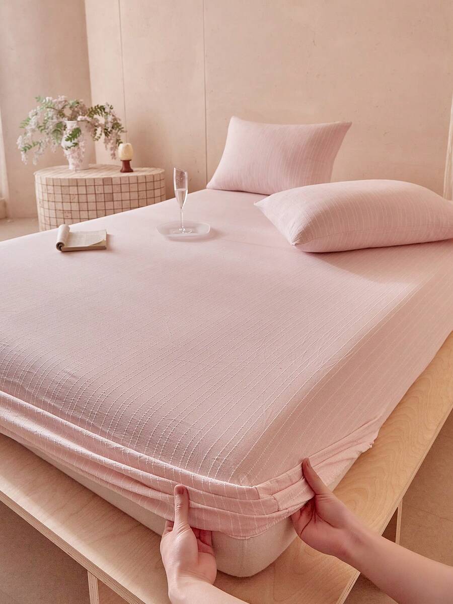 1pc Pink Jacquard Cationic Single Fitted Sheet, Minimalist Soft Texture Modern Style Polyester Fitted Sheet Suitable For All Seasons, Soft And Breathable, Machine Washable, Deep Pocket - Pink - View 1
