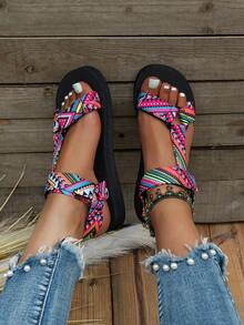 Sandalias de mujer con estampado geométrico y tiras finas, sandalias deportivas planas de estilo bohemio con correa de tobillo, zapatos casuales de playa con punta abierta para caminar - Rosa Roja - Ver 5