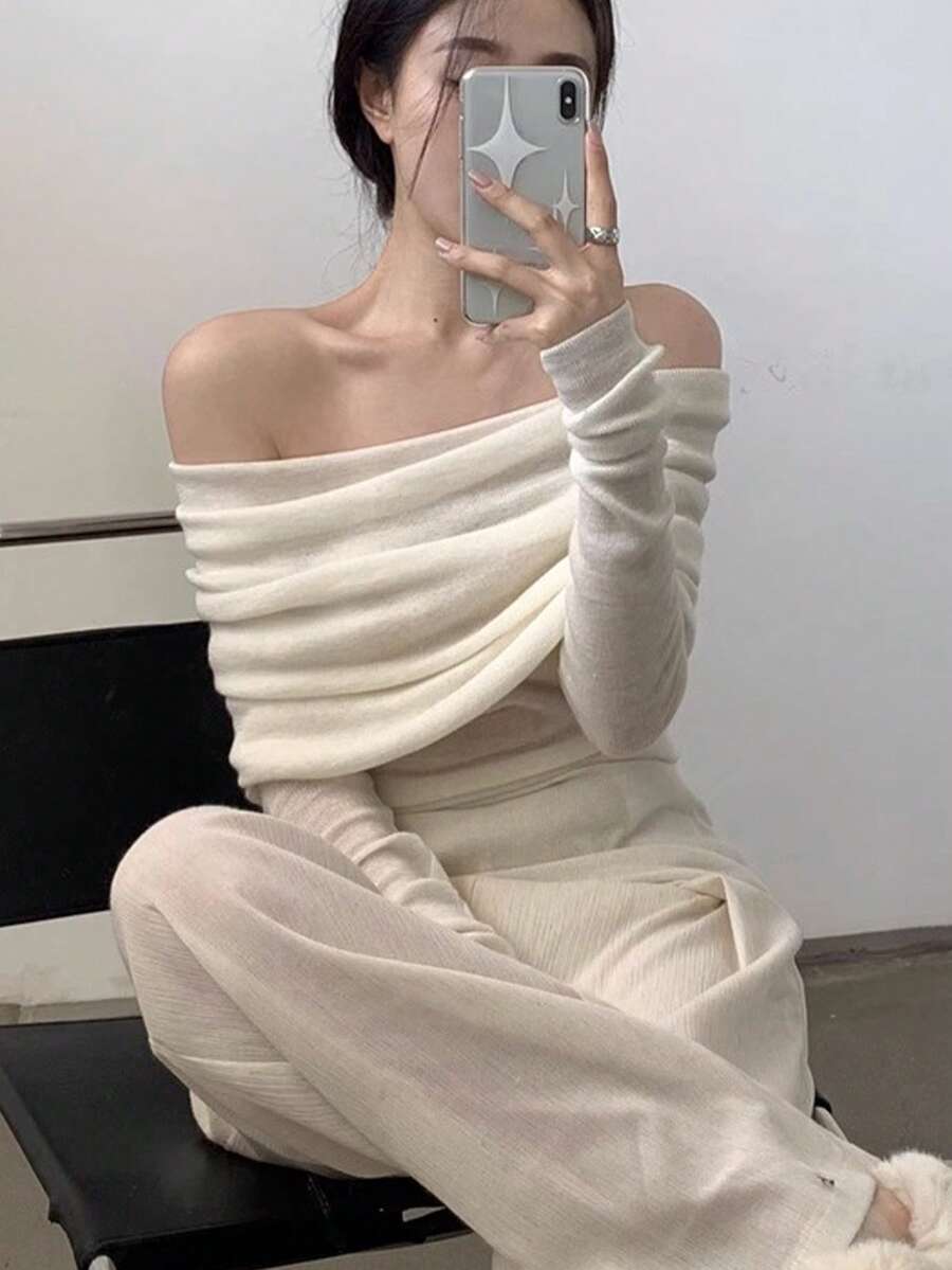 Sweater Off-Shoulder Gaya Baru Seksi Kerah Lebar Bahu Terbuka Atasan Rajut Lengan Panjang Elegan Lembut Musim Gugur/Dingin - Putih - View 1