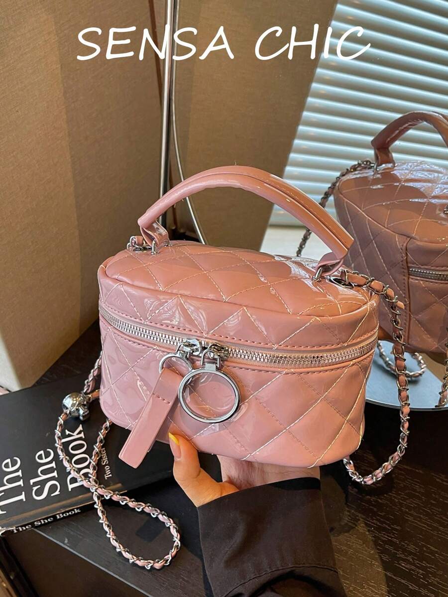 Tas Selempang Mini Bermotif Quilted dengan Dekorasi Rantai Logam, Bahan PU Mengkilap, Kompartemen Penyimpanan, dan Penutup Resleting, Cocok untuk Aktivitas Sehari-hari, Kencan, dan Perjalanan. - Berwarna merah muda - View 1
