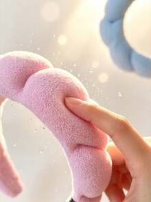Bestselling Cloud Twist Headband, Made Of Soft Towel Fleece Fabric, Built-In Thickened Sponge For High Crown Effect, Flattering Face Shape And Slimming Look. 3D Cloud Twist Design, Non-Slip And Secure Fit, Comfortable For Long Wear Without Tightness. Perfect For Washing Face, Removing Makeup, Applying Face Masks To Keep Loose Hair Away, Also Suitable For Daily Outfit Decoration, Practical Hair Accessory For Home And Outings. - Multicolor - View 4