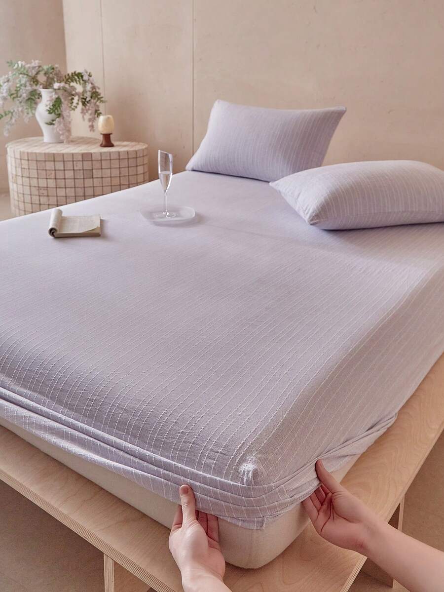 1pc Light Purple Jacquard Cationic Single Fitted Sheet, Minimalist Textured INS Style Polyester Mattress Protector, Soft Breathable, Machine Washable, Deep Pocket, Suitable For All Seasons - Mauve Purple - View 1