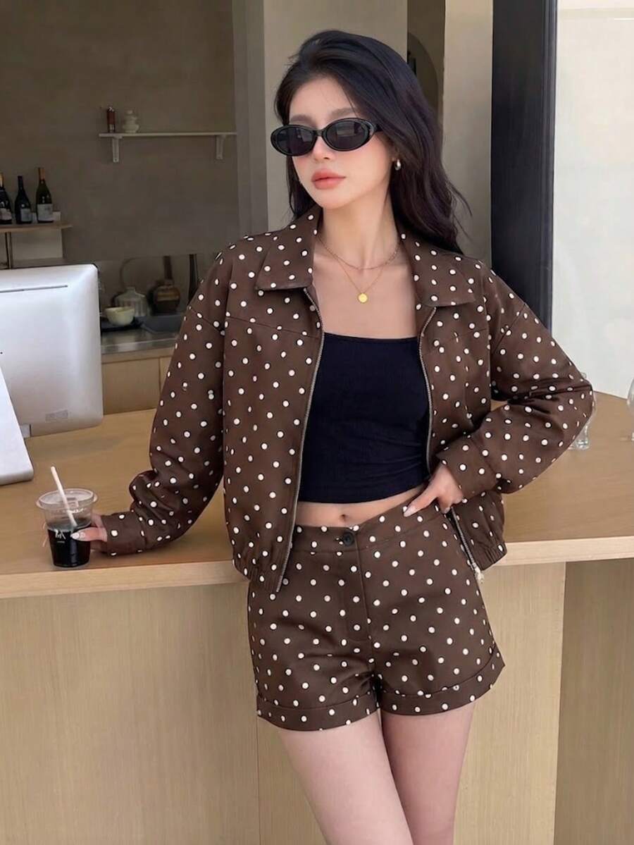 abyoxi Ensemble 2 pièces femme veste courte zippée à col revers manches longues à pois marron & blanc et mini short taille haute, vintage, décontracté, rendez-vous, rentrée scolaire, sortie, trajet quotidien, tenue automne/hiver - Pois marron - Voir 1