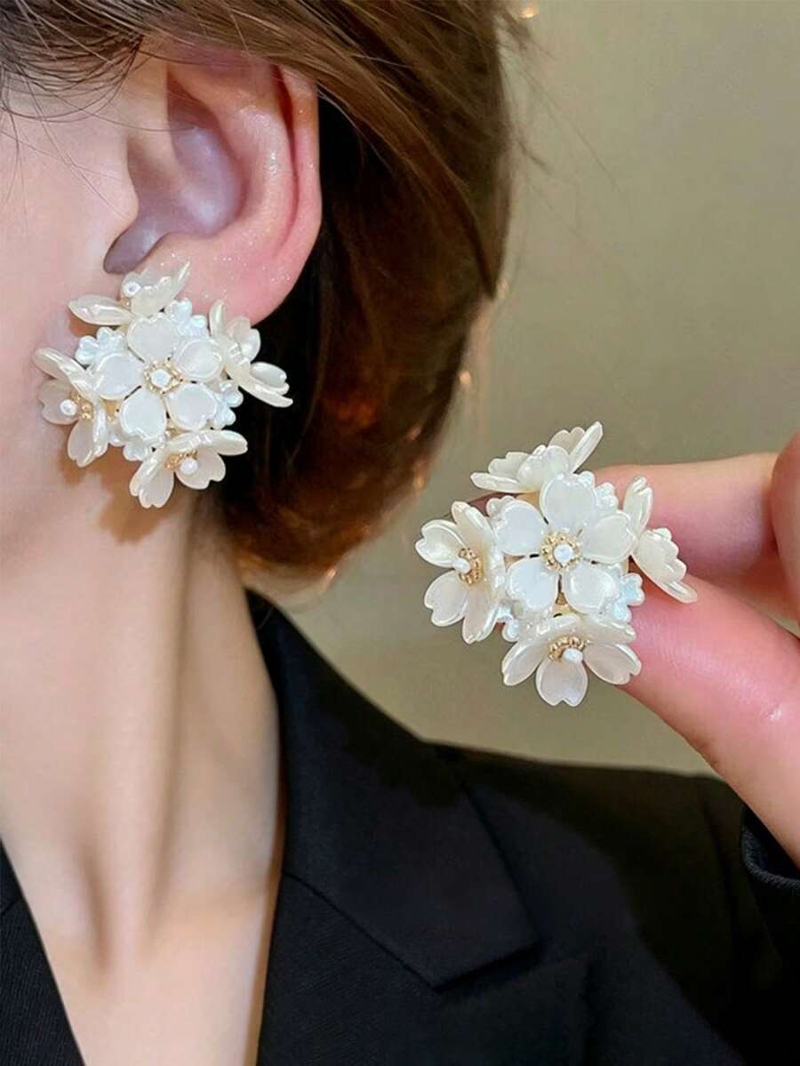 1 Pair French Luxury Elegant Exquisite Minimalist White Flower Personalized Sweet High-End Design Stud Earrings Suitable For Women's Daily, Holiday, Commute Wear - White - View 1
