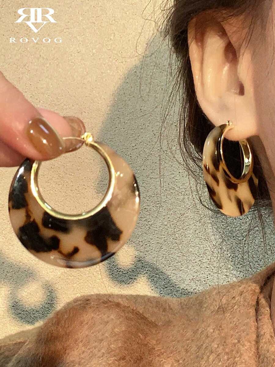 1 Pair Minimalist Fashion Synthetic Resin Leopard Print Geometric Hoop Earrings Suitable For Women Party And Gathering