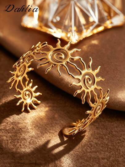 Gold Stainless Steel Sun Bracelet Set, Vintage Bohemian Style Sun Pendant Thick Bracelet Set, Luxury Wrist Bracelet Jewelry, Suitable For Daily Wear, Party, Holiday And Gift (Mother's Day/Valentine's Day)