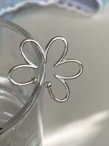 1pc Minimalist Luxury Floral Elegant Ear Cuff - Silver - View 3
