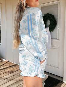 Acelitt Women's Casual Floral Print 2 Pieces Set, Ribbed Crew Neck Long Sleeve Sweatshirt + Ruffle Hem Shorts, Suitable For Spring And Autumn, Elegant Style - Blue and White - View 2