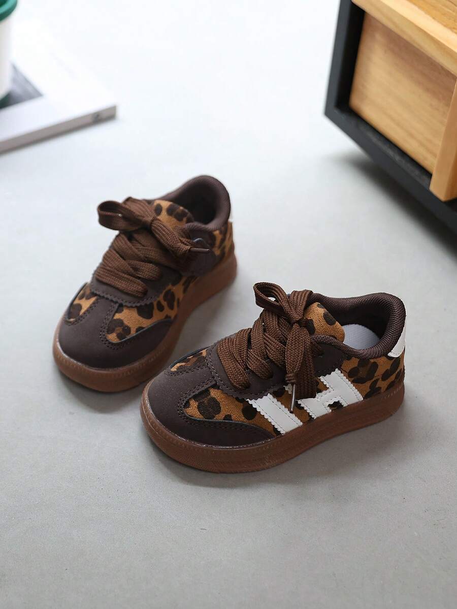 1 Pair Vintage Kids Training Shoes, Unisex Colorblock Casual Sneakers, Soft Sole Non-Slip Style Shoes - Brown - View 1
