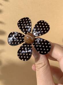 1 Pc Oversized Hollow Flower Statement Ring For Women Retro Black White Polka Dot Floral Finger Ring, Punk Exaggerated Party Jewelry Gift - Multicolor - View 9