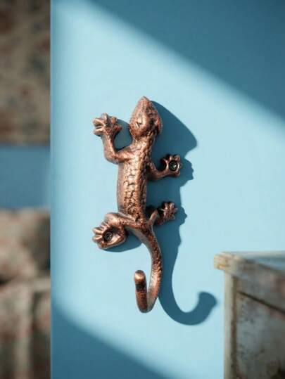 1PC Handmade Vintage Cast Iron Gecko Wall Hook, "Good Luck & New Beginnings" 6.22 Inch Heavy Duty Hanger With Distressed Finish, Rustic Organizer For Coat Key Towel Bag Hat, Barn Farmhouse Wall Art For Indoor Outdoor Living Room Garden, All-Year Gift