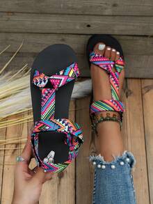 Sandalias de mujer con estampado geométrico y tiras finas, sandalias deportivas planas de estilo bohemio con correa de tobillo, zapatos casuales de playa con punta abierta para caminar - Rosa Roja - Ver 3