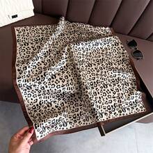 A Vintage-Style Leopard Print Scarf-Elegant And Stylish-Perfect For Parties, Casual Outings, Or As A Decorative Gift. - Multicolor - View 2