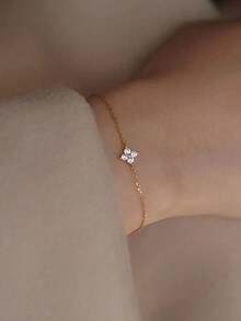 1pc Versatile Elegant Four-Leaf Clover Women's Bracelet, Gold-Plated Jewelry Accessory, Daily Travel Accessory, Anniversary Birthday Gift For Girlfriend - Bracelet - View 4