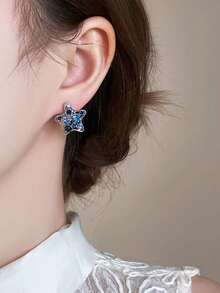 1 Pair Hollow Blue Full Rhinestone Star Stud Earrings, Cool Rhinestone Five-Point Star Earrings, Shiny Niche Personalized Daily Earrings - Blue - View 4