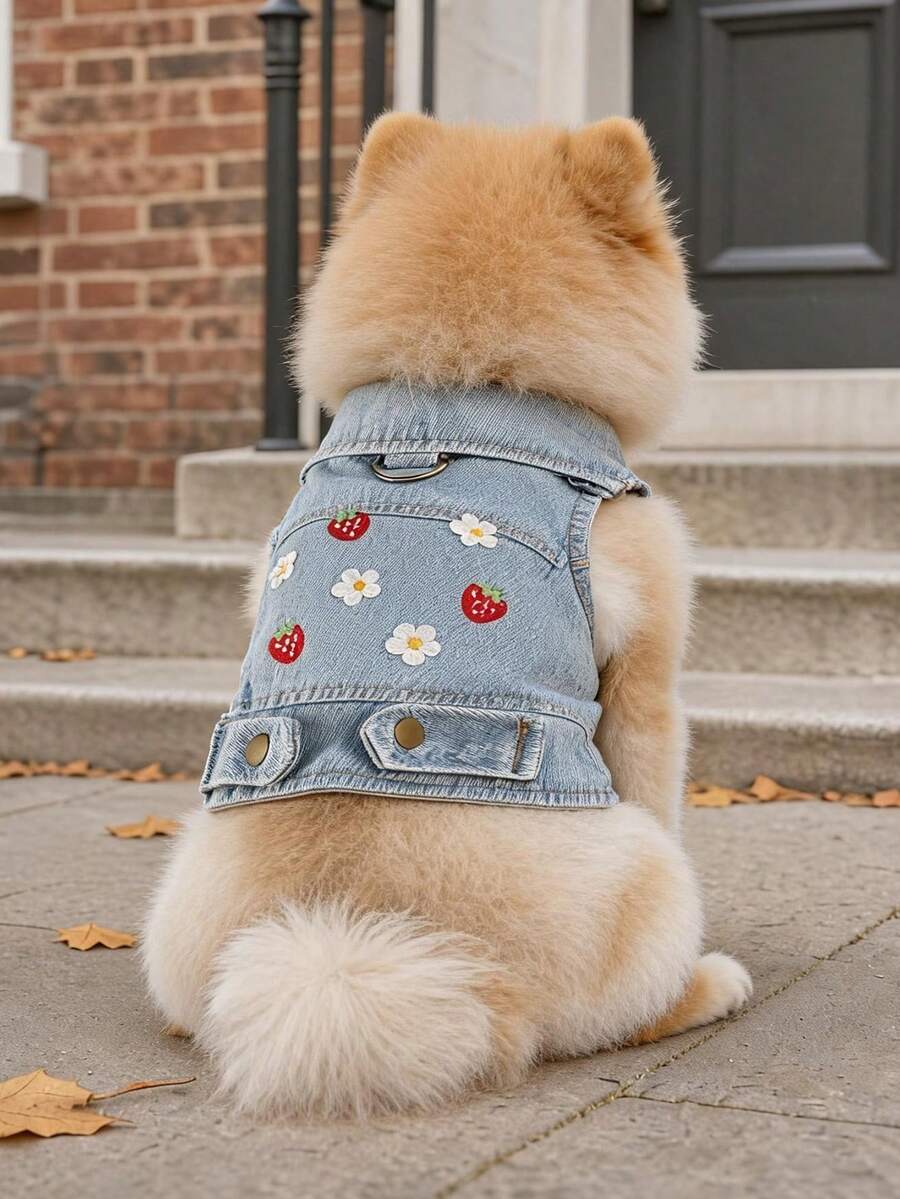 1件 2026新款寵物衣服 小狗幼犬貓用 可愛刺繡圖案 翻領無袖設計 草莓花卉外套 - 彩色 - 查看 1