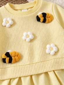 Baby Girl Spring/Autumn Sweet Bee & Floral Knit Top And Denim Flare Pants 2 Pieces Set, Stylish Versatile Outfit - Yellow - View 3