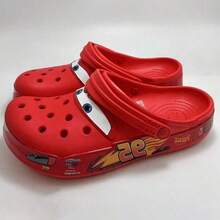 Sepatu Clog Merah Lightning Mac IP Kartun Hasil Kolaborasi FIFA, Cetakan Tema Balap No. 95, Sol Lembut, Anti Selip, Bernapas, Sandal Kasual, Gaya Serbaguna untuk Musim Panas, Luar Ruangan, dan Pantai - Beraneka warna - View 4