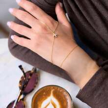 1pc Silver Star Linked Finger Bracelet For Women, New Versatile Summer High-End Rhinestone Bracelet Ring Integrated Jewelry - Gold - View 1