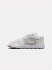 Teenager AIR JORDAN 1 LOW SE (GS) Casual Shoes Low-Top IO2060-100 - Mint Green - View 1