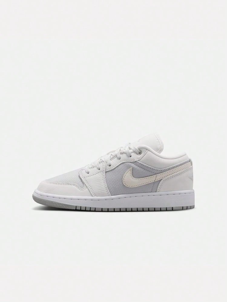 Teenager AIR JORDAN 1 LOW SE (GS) Casual Shoes Low-Top IO2060-100 - Mint Green - View 1
