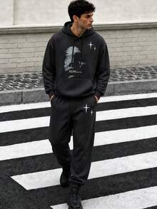 Set Hoodie dan Celana Jogging Pria Zrgoth Gaya Kasual Street Chic dengan Motif Potret Abstrak - Hitam - View 2