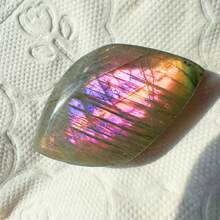 1pc Purple & Pink Glitter Labradorite Pendant, Jewelry, Decor, Natural Polished Labradorite Palm Stone, Desktop Decoration, Home Decor, Holiday Gift - Multicolor - View 3