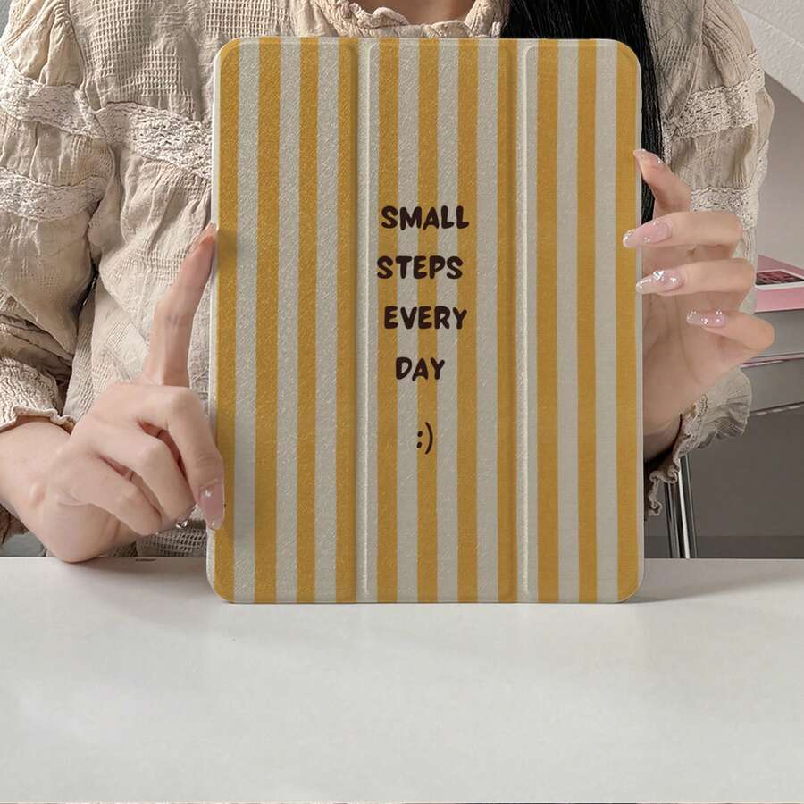 1件黃米色直條紋「Small Steps Every Day」語錄印花保護殼，附筆槽、多角度磁吸支架，支持自動休眠/喚醒，平板保護殼，適用於 iPad PRO/AIR、Pad 5/6/7、MatePad
