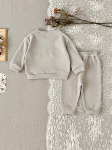 2Pcs/Set Baby Spring/Autumn 2 Pieces Set, Boy Baby Towel Embroidered Letter Crew Neck Sweatshirt Casual Cuffed Long Pants, Children's Outfit - Light Grey - View 7