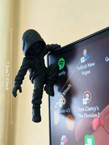 1pc Matte Black Hooded Climbing Figure, Blurred Face Monitor Sitting Statue, Cool Urban Street Style Ornament, Cool Gamer Desktop Decor, Suitable For Computer Screen, Bookshelf, Office Desk, Dorm Room, Anime Character, Miniature Object, Halloween Christmas Decoration, Gift For Him/Her - Multicolor - View 3