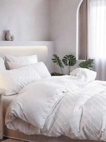 3-Piece White Reversible Quilted Geometric Pattern Duvet Cover Set (1 Duvet Cover + 2 Pillow Shams, Pillow Inserts Not Included), Soft Dual-Color Design Bedding Set, Suitable For Bedroom, Guest Room, Dorm - White - View 2