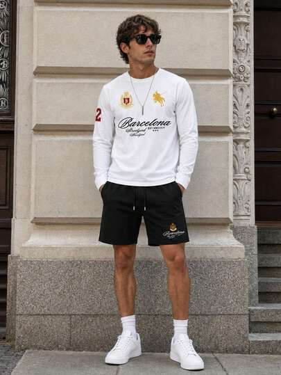Ensemble décontracté pour homme style universitaire avec t-shirt à col rond blanc à manches longues imprimé lettre et badge chevalier, et short noir à cordon de serrage, convient pour le printemps/automne, port quotidien de rue