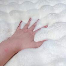 1pc White 3D Plaid Faux Rabbit Fur Bubble Fleece Doormat, Decorative Rug, Fluffy Soft Touch, Smooth And Cozy, Fashionable Home Decor, Skin-Friendly Material, Non-Slip Bottom, Low Shedding, Easy Care And Machine Washable, Suitable For Bedroom, Living Room, Hallway, Study, Vanity, Walk-In Closet, Etc., Bedroom Carpet - White - View 6