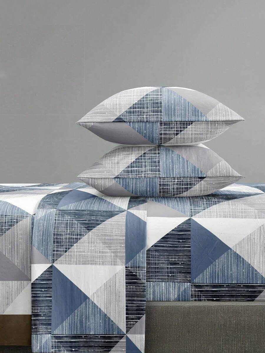 4-Piece Purple & Gray Triangle Patchwork Pattern Bedding Set, Easy Care Soft Bedding Set (1 Flat Sheet + 1 Fitted Sheet + 2 Pillowcases), Knitted Bedding Set Suitable For King/Queen/Full/Twin Sizes, Fits 11.8-Inch Deep Mattress, Soft Breathable Wrinkle-Resistant, Geometric Print Bedding - Blue - View 1