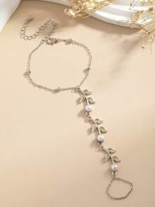 1pc Fashion Unique Leaf & Faux Pearl Decor Tassel Bridal Wedding Dress Accessory Ring Bracelet Integrated Chain - Silver - View 2