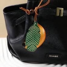 Gantungan Kunci Daun Pisang Kulit Sapi Simulasi Gaya Hutan, Tali Kulit Sapi, Manik-manik Kayu, Liontin Tas Lucu, Hadiah Kecil - MultiWarna - View 4