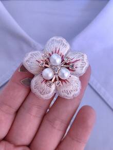 1pc/2pcs Elegant Fabric Embroidered Flower Button Cover, No-Sew Shirt Button Cover, Button Decor, Fashion Crystal Cufflink Cover - White - View 3