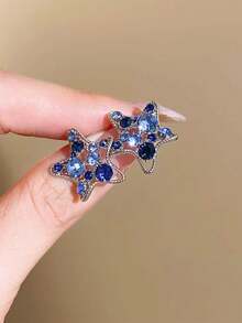 1 Pair Hollow Blue Full Rhinestone Star Stud Earrings, Cool Rhinestone Five-Point Star Earrings, Shiny Niche Personalized Daily Earrings - Blue - View 2