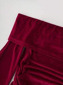 Gaun Pesta Kasual Wanita Warna Polos dengan Bahu Terbuka dan Detail Kerut - Merah - View 4