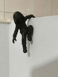 1pc Matte Black Hooded Climbing Figure, Blurred Face Monitor Sitting Statue, Cool Urban Street Style Ornament, Cool Gamer Desktop Decor, Suitable For Computer Screen, Bookshelf, Office Desk, Dorm Room, Anime Character, Miniature Object, Halloween Christmas Decoration, Gift For Him/Her - Multicolor - View 7