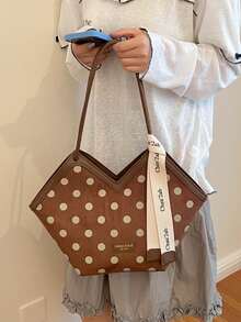Bolso de tela con estampado de lunares y textura, con correa de cinta y decoración de letras, estilo vintage casual, adecuado para el uso diario, compras, viajes, atuendo enérgico y de moda, bolso tipo abanico en forma de V - Marrón - Ver 6