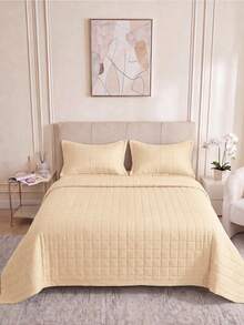 1pc Summer Lightweight Quilted Cooling Blanket, Green Lightweight Quilt, Breathable All Night Cool, Soft And Comfortable, Suitable For Various Bed Sizes, Home Bedroom And Dormitory Essential, Bedroom Decor (Pillow And Pillowcase Not Included) - Yellow - View 5