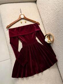 Gaun Pesta Kasual Wanita Warna Polos dengan Bahu Terbuka dan Detail Kerut - Merah - View 2