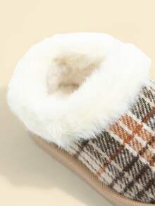 Unisex Kids Beige Winter Thermal Lined Warm Slippers | Fashionable Minimalist Plaid Design | Comfortable Easy-To-Wear Casual Style | Suitable For Indoor And Outdoor Home Use - Beige - View 7