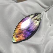 1pc Purple & Pink Glitter Labradorite Pendant, Jewelry, Decor, Natural Polished Labradorite Palm Stone, Desktop Decoration, Home Decor, Holiday Gift - Multicolor - View 10