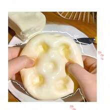 Juguete Fidget de Mano con Forma de Queso Gigante, Modelo de Queso con Textura Suave y Cremosa, Adorno Realista con Forma de Alimento, Decoración Creativa de Escritorio, Accesorio de Juego de Mano Novedoso para Colección & Exhibición - Multicolor - Ver 12