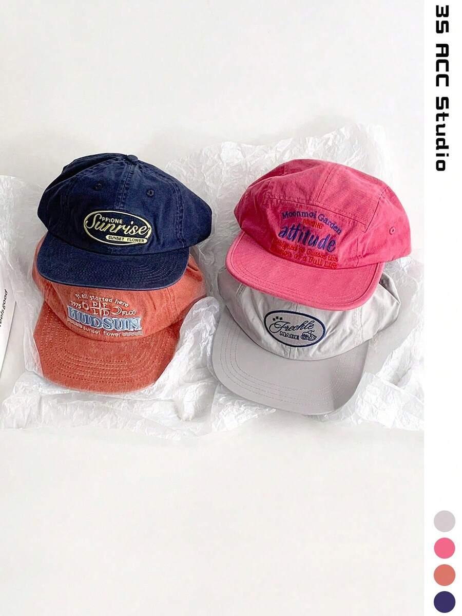 軟頂大頭圍嘻哈平檐帽 時尚字母刺繡棒球帽 女款小眾街頭風品牌 寬檐修臉美式復古拼色字母刺繡 中性情侶帽 秋冬休閒百搭 平檐街舞滑板帽 Skater Hippie Chicks 風格