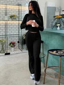 女款時尚短款長袖上衣與修身綁腰喇叭褲運動套裝，秋冬優雅風格，萬聖節穿搭 - 黑色 - 查看 2
