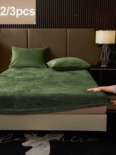 2/3pcs Green Velvet Bedding Set, Warm And Soft, Solid Color Velvet Fitted Sheet Set, Available Sizes: Extra Large, Large, Standard Double, Twin, Luxury Ultra Soft Comfortable Base Fabric, 11.8 Inch Deep Pocket Design, Suitable For Autumn, Winter, Spring. Set Includes 1 Fitted Sheet And 1/2 Pillowcases, Dorm Bedding, Back To School Bedding.